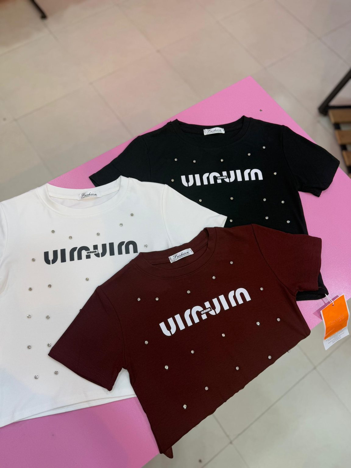 تیشرت کراپ miu miu نگین دار  کد ۱۰۳۲