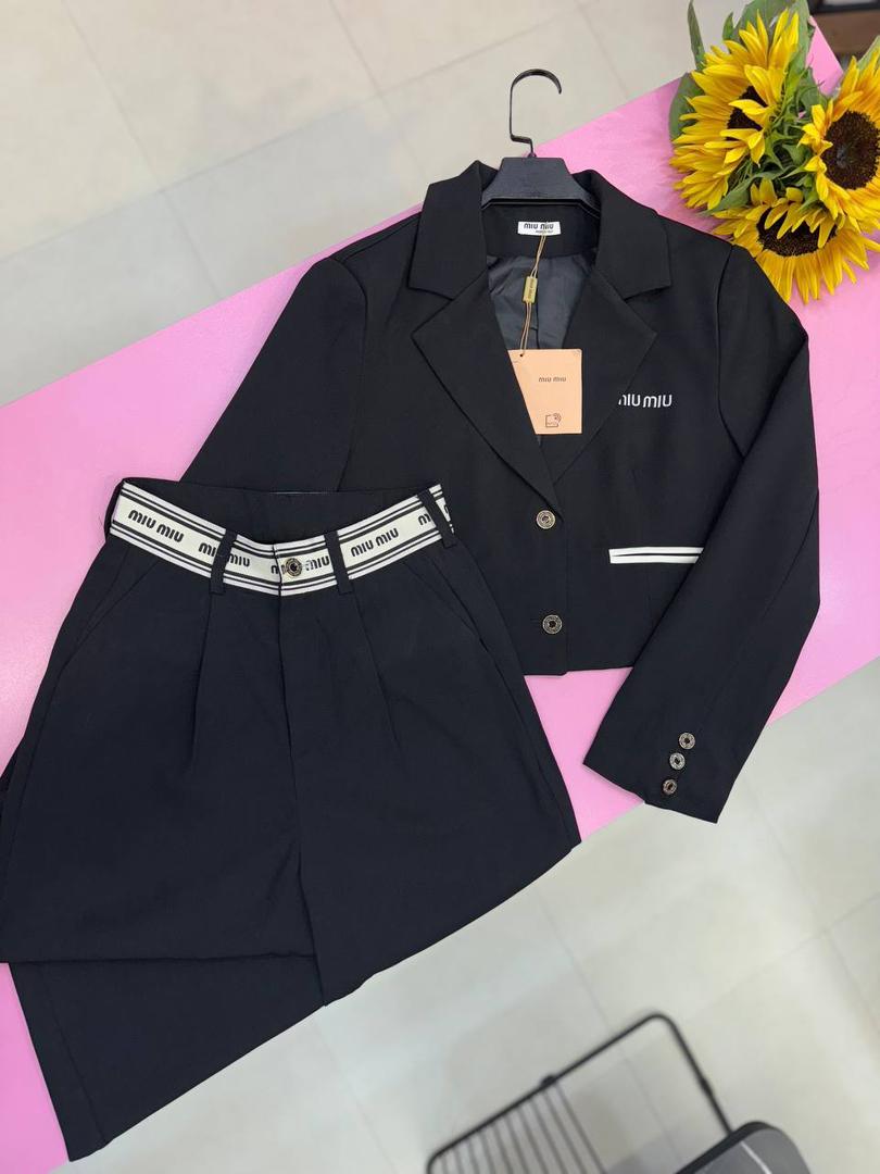 ست  کت کراپ و شلوار  مستر miu miuکد ۱۲۱۹