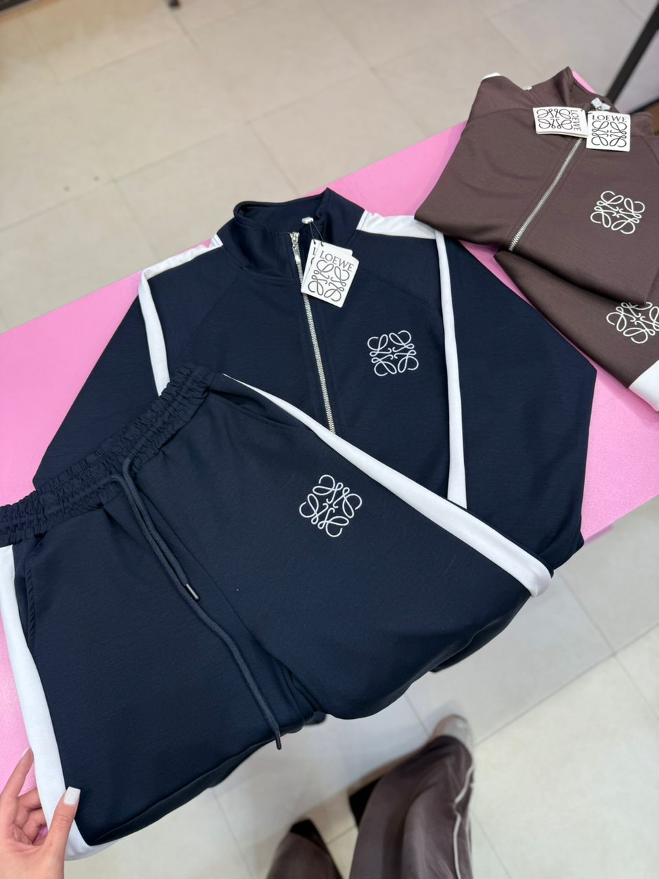 ست سوییشرت شلوار  Loewe وارداتی کد ۱۲۵۷