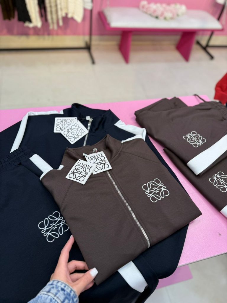 ست سوییشرت شلوار  Loewe وارداتی کد ۱۲۵۷