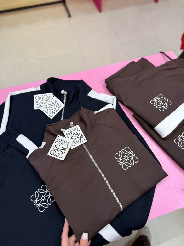ست سوییشرت شلوار  Loewe وارداتی کد ۱۲۵۷