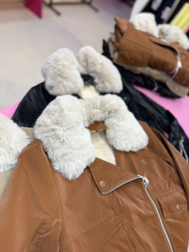 کت چرم مستر داخل خز وارداتی کد ۱۲۴۹