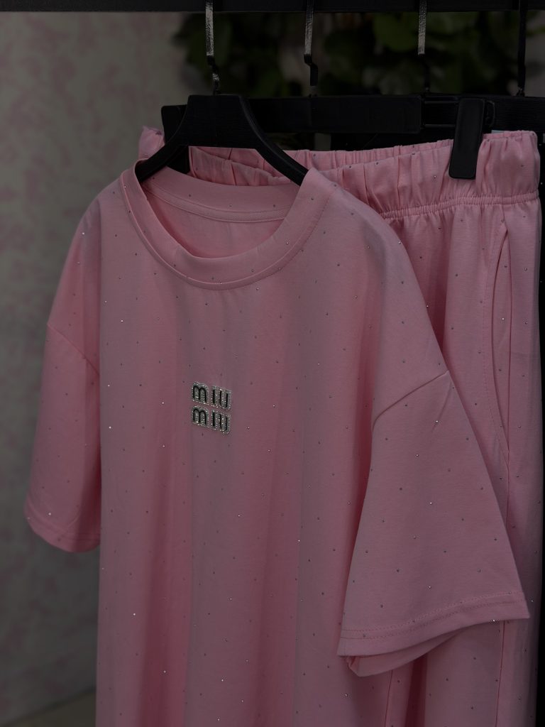 ست تیشرت شلوار miu miu نگین دار کد ۱۳۲۳