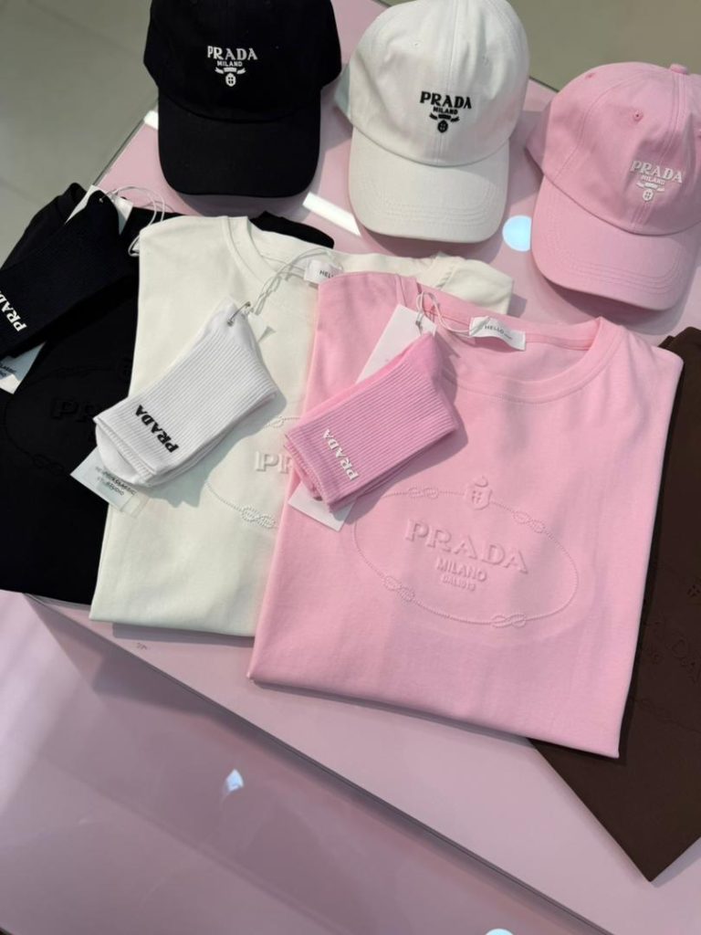 ست سه تیکه تیشرت Prada کد ۱۳۴۶